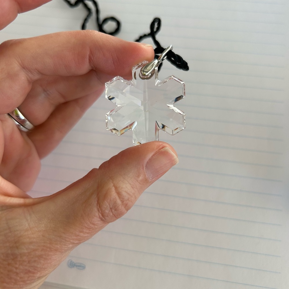 Swarovski Crystal ❄️ snowflake pendant necklace